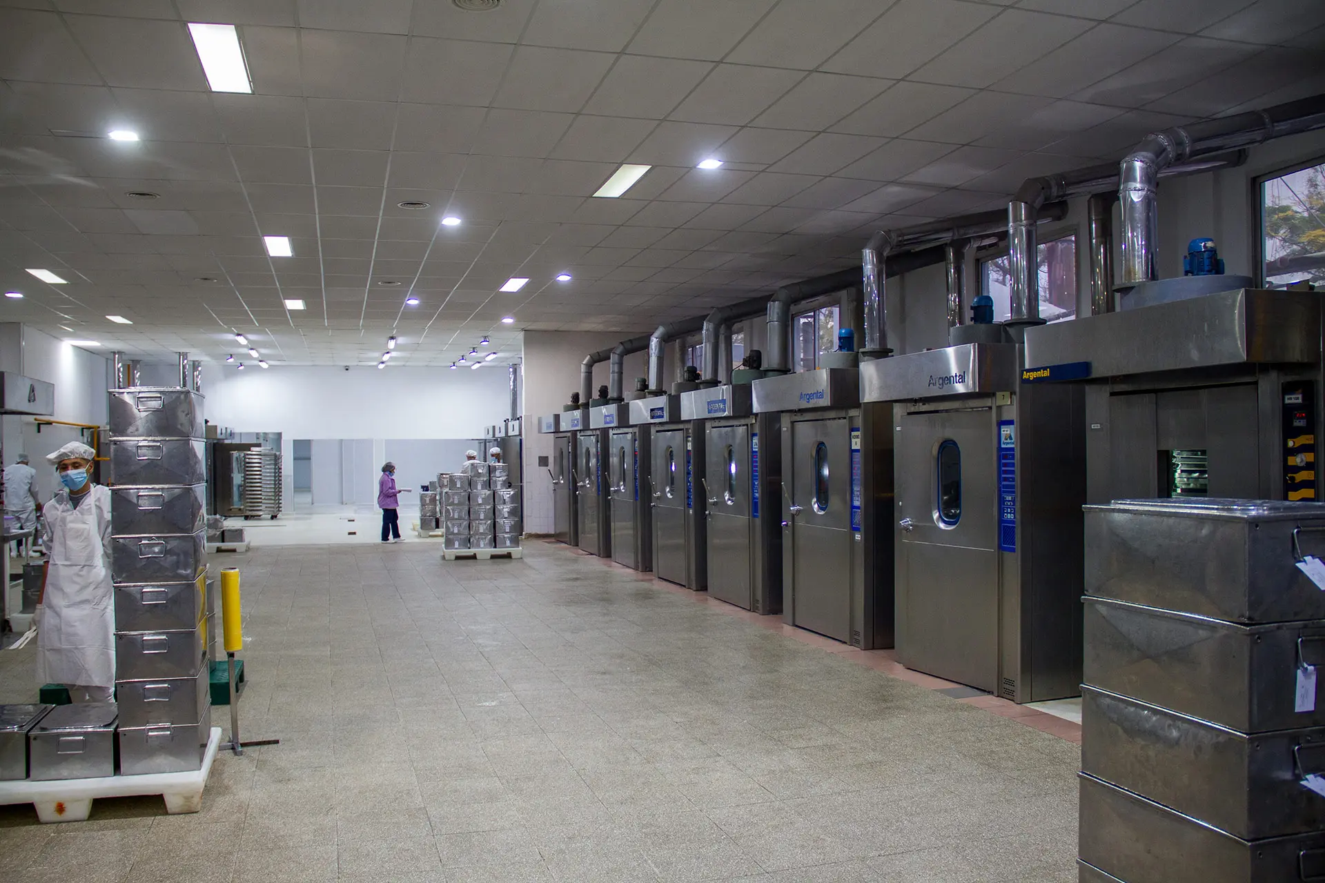 Interior de la planta con hornos industriales